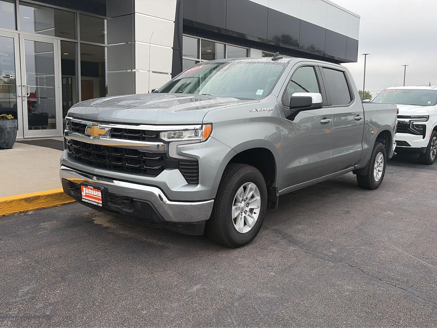 Used 2025 Chevrolet Silverado 1500 LT AWD/4WD image 2