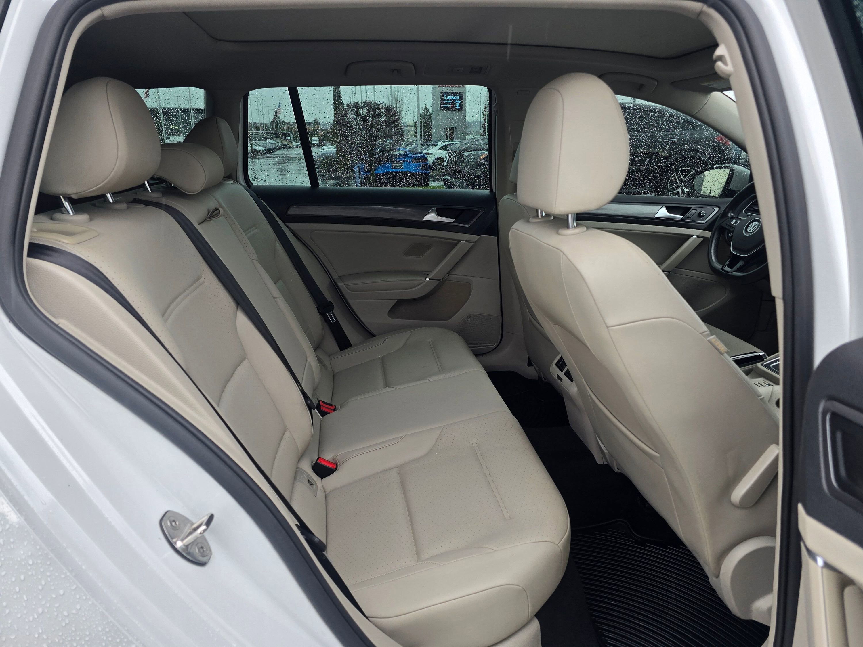 Used 2018 Volkswagen Golf SE image 22