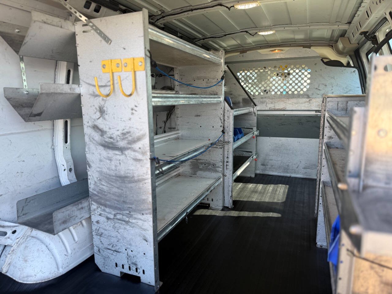 Used 2015 Chevrolet Express 2500 RWD image 8