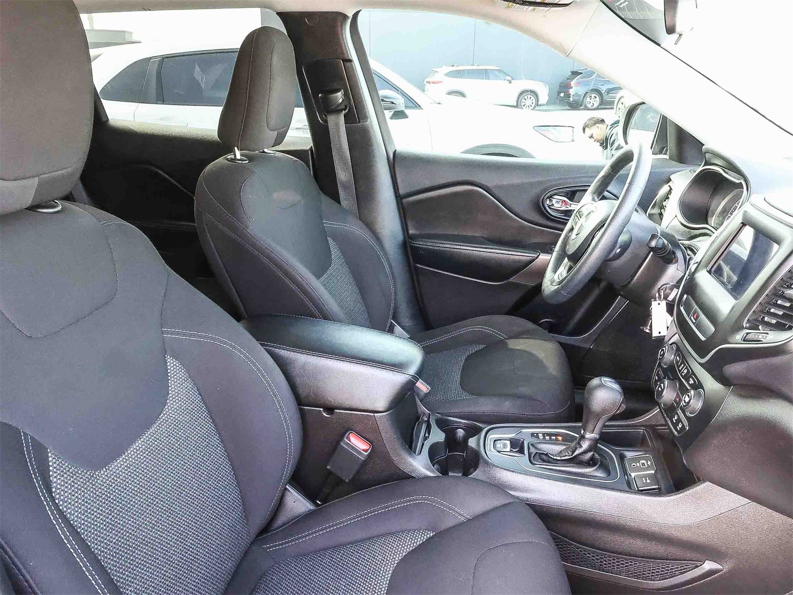 Used 2019 Jeep Cherokee Latitude w/ Popular Appearance Group image 18