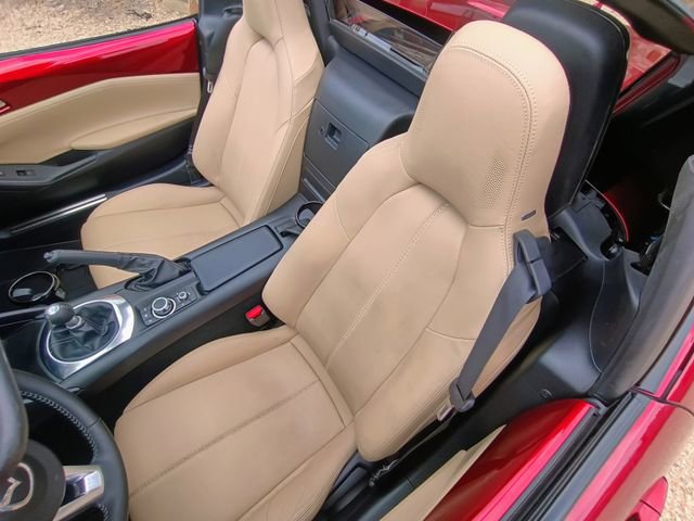 Used 2020 MAZDA MX-5 Miata RF Grand Touring RWD image 32