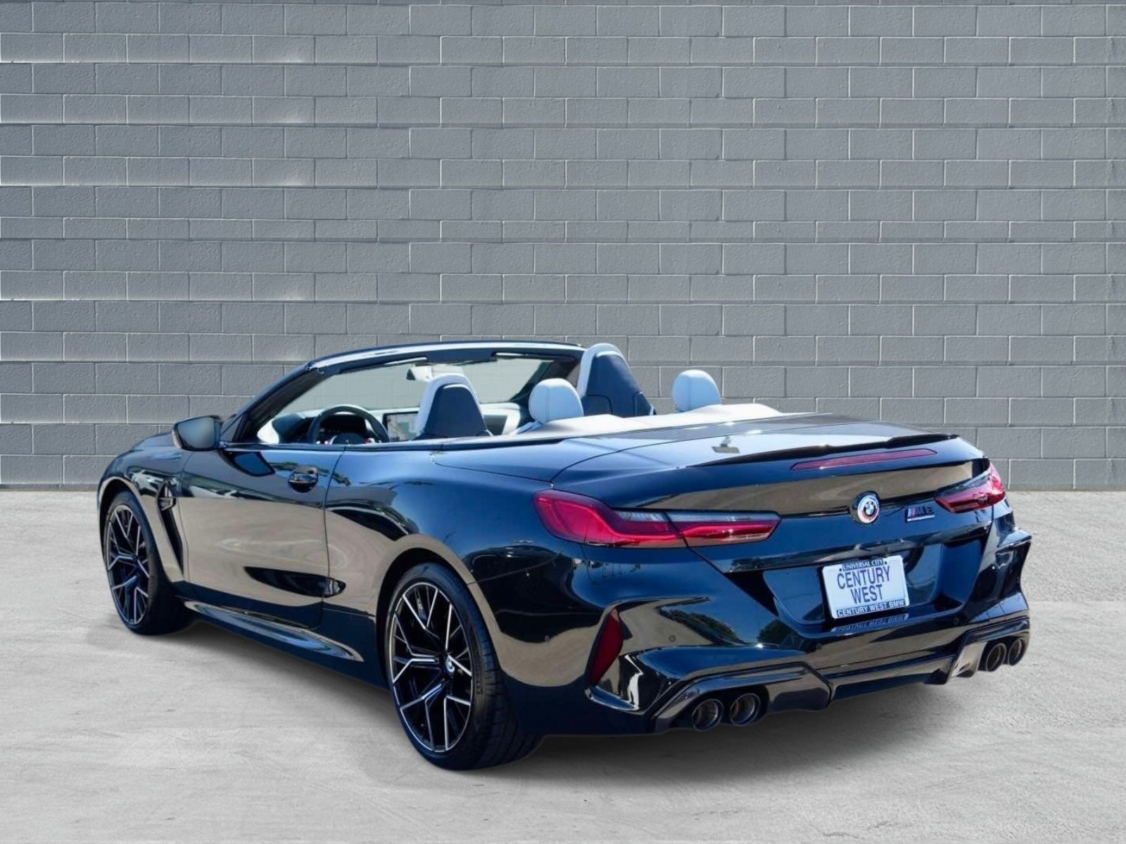 Used 2023 BMW M8 Competition w/ M Carbon Exterior Package AWD/4WD image 4