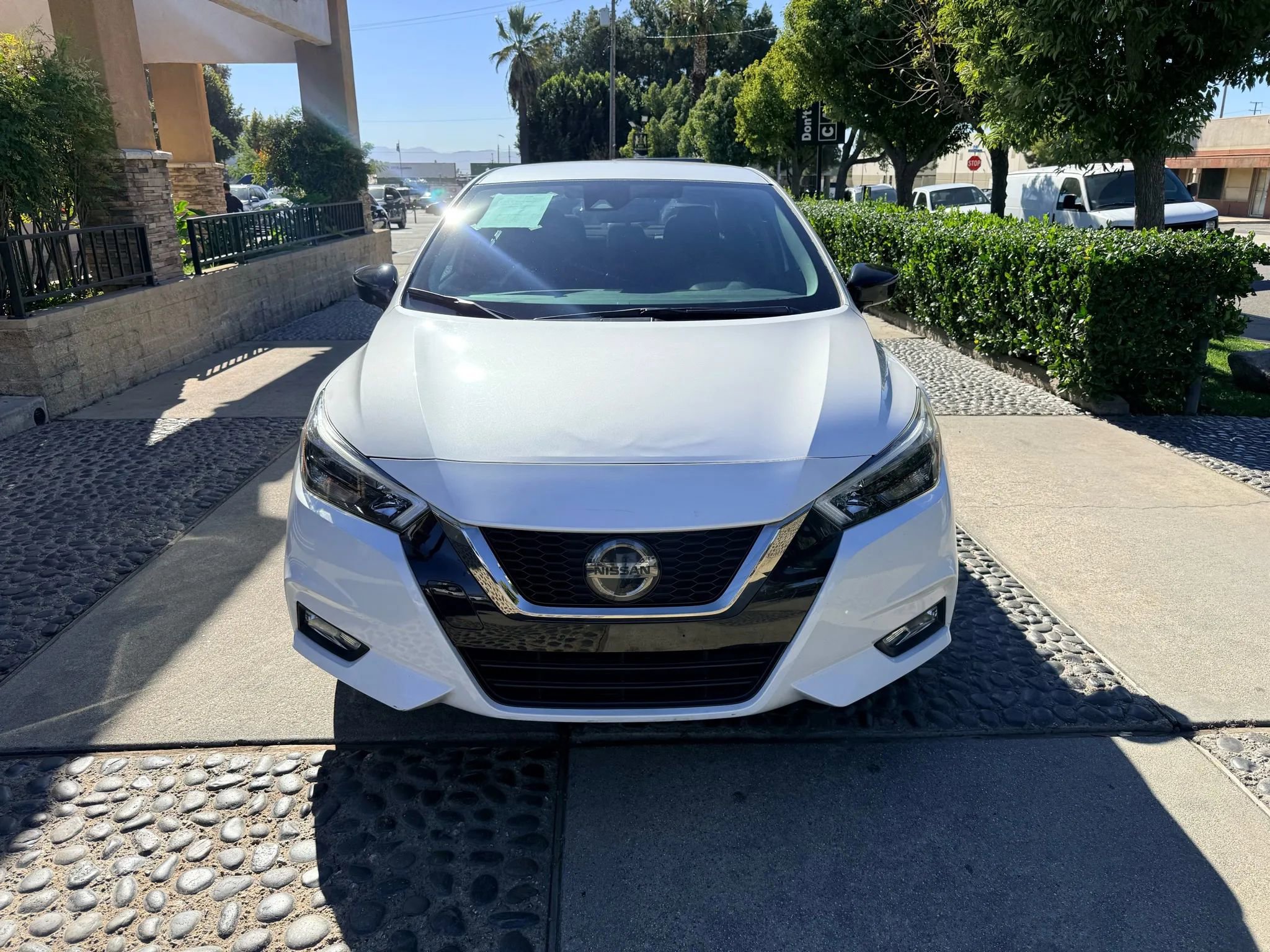 Used 2021 Nissan Versa SR w/ Convenience Package image 2