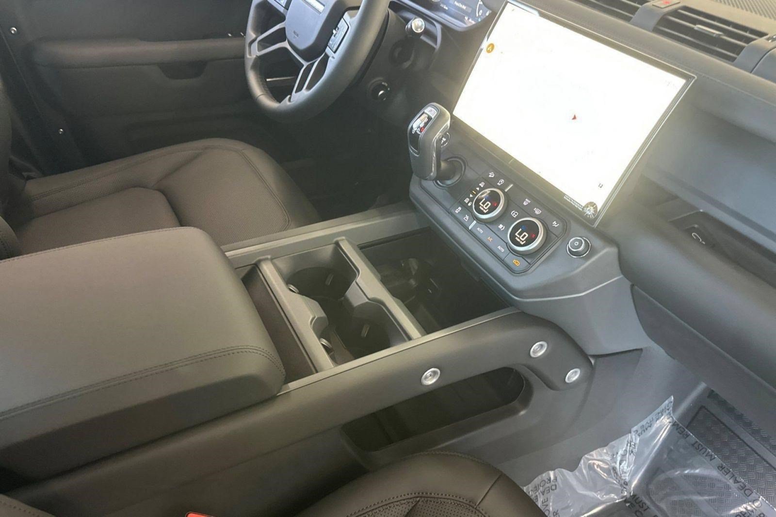 New 2026 Land Rover Defender 110 S AWD/4WD image 14