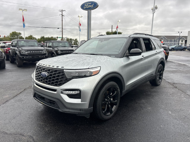 Certified 2024 Ford Explorer ST-Line w/ Class IV Trailer Tow Package AWD/4WD image 3