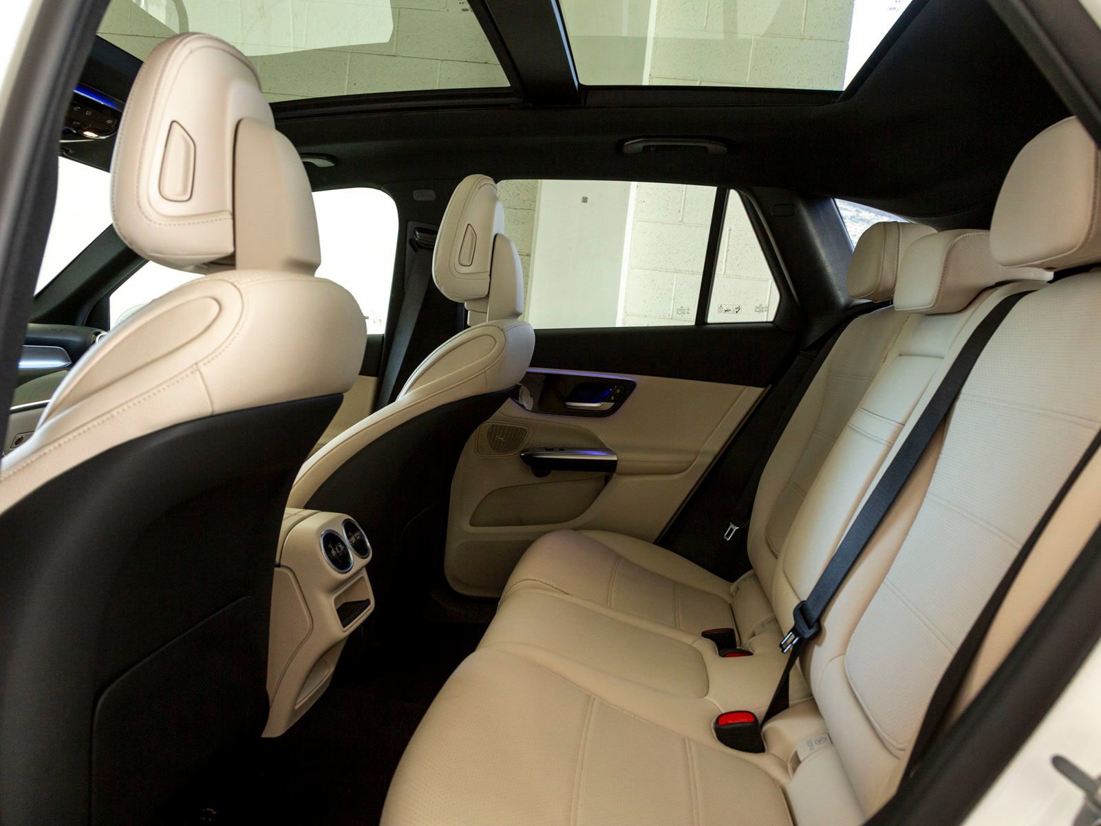 Used 2025 Mercedes-Benz GLC 300 image 22