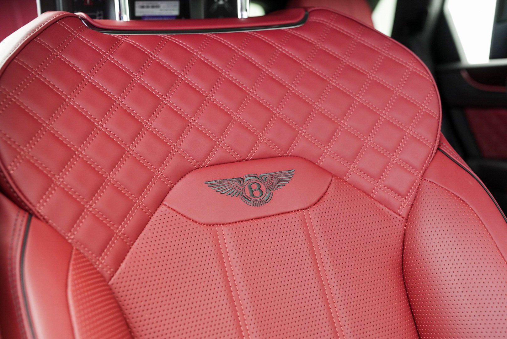 Used 2022 Bentley Bentayga image 51