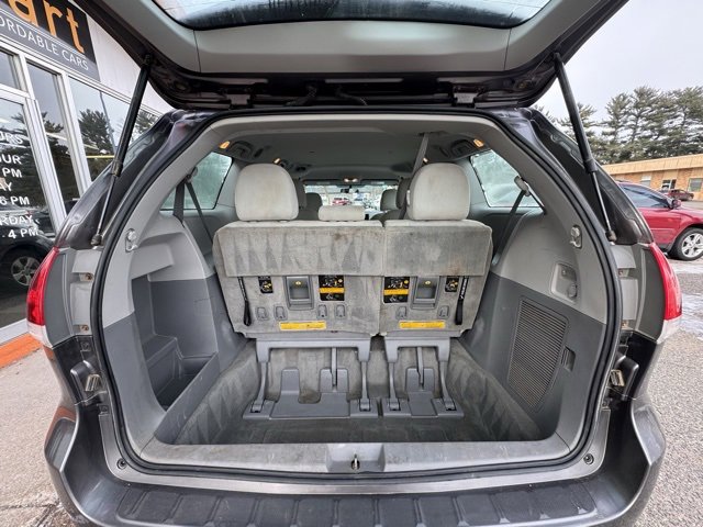 Used 2014 Toyota Sienna L image 25