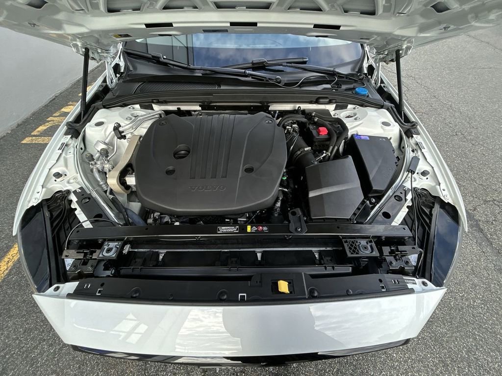 Certified 2025 Volvo S60 B5 Core AWD/4WD image 14