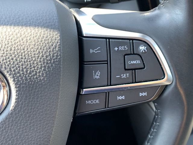 Used 2021 Toyota Highlander XLE image 29