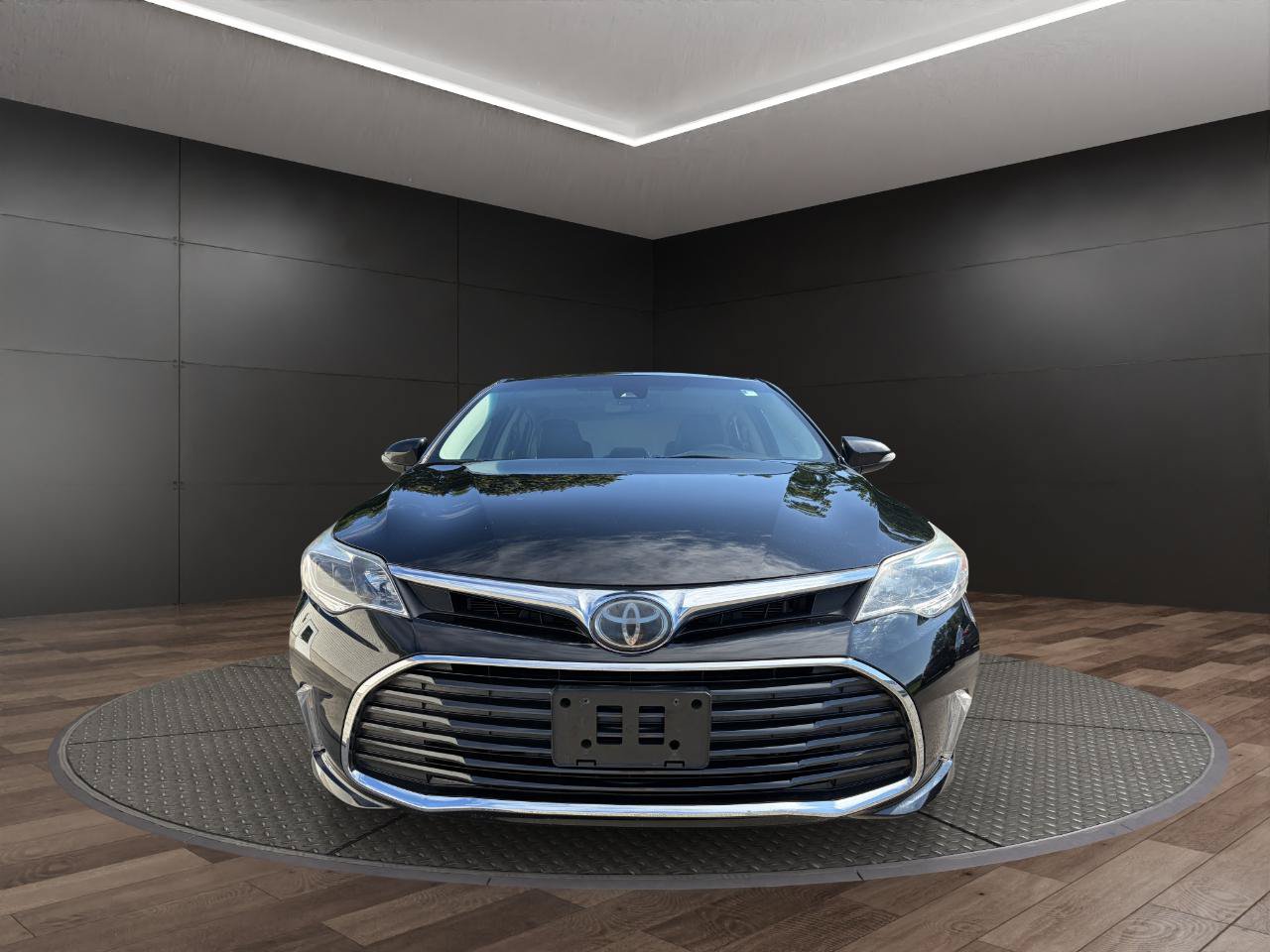 Used 2017 Toyota Avalon XLE Premium w/ All Weather Liner Package FWD image 3