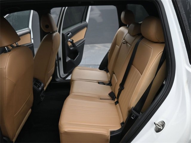 Used 2022 Volkswagen Tiguan SE image 11