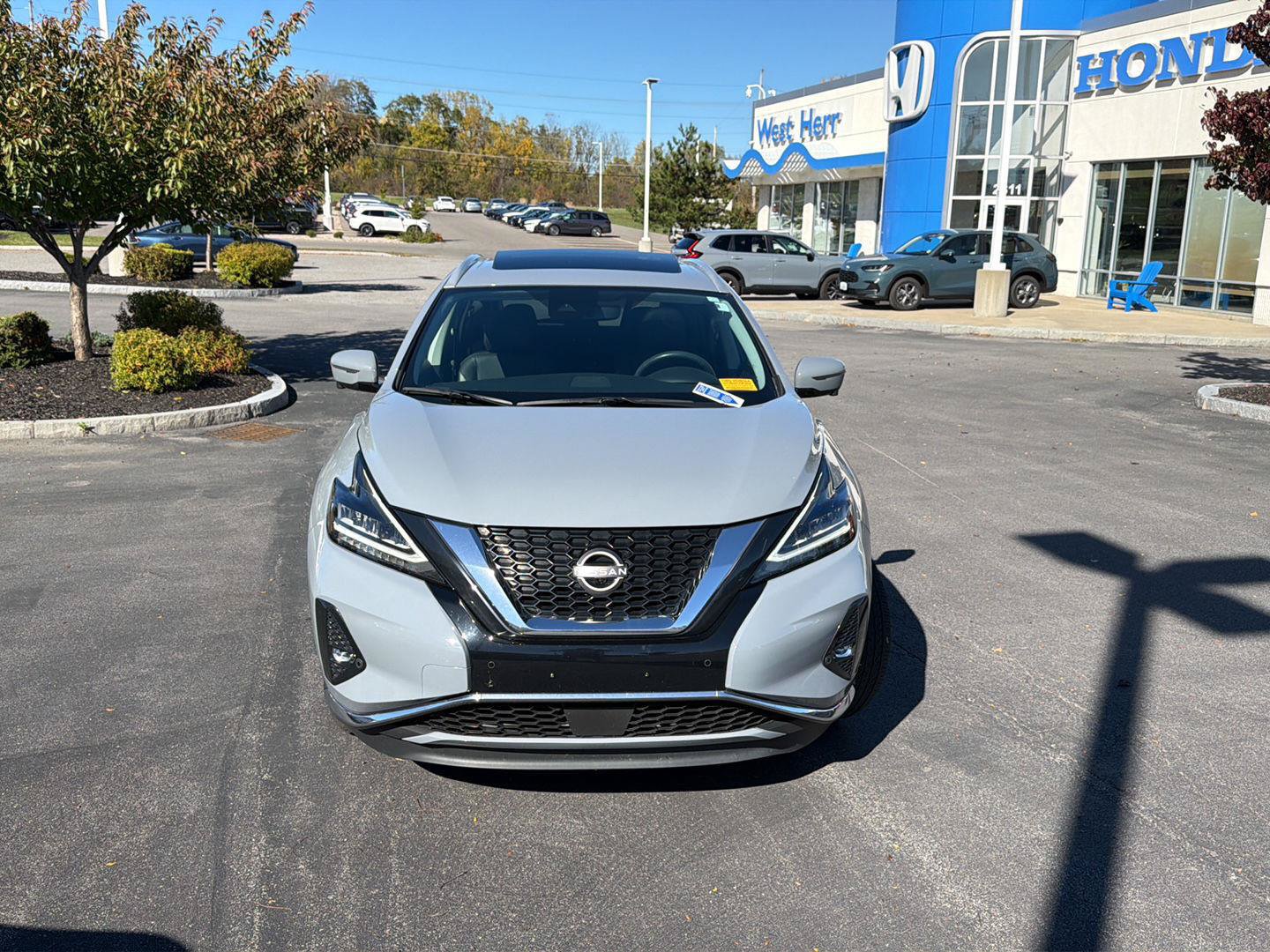 Used 2024 Nissan Murano Platinum w/ Cargo Package AWD/4WD image 2