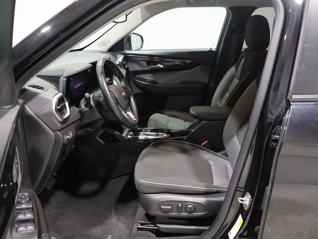 Used 2024 Chevrolet TrailBlazer LT w/ Convenience Package AWD/4WD image 11