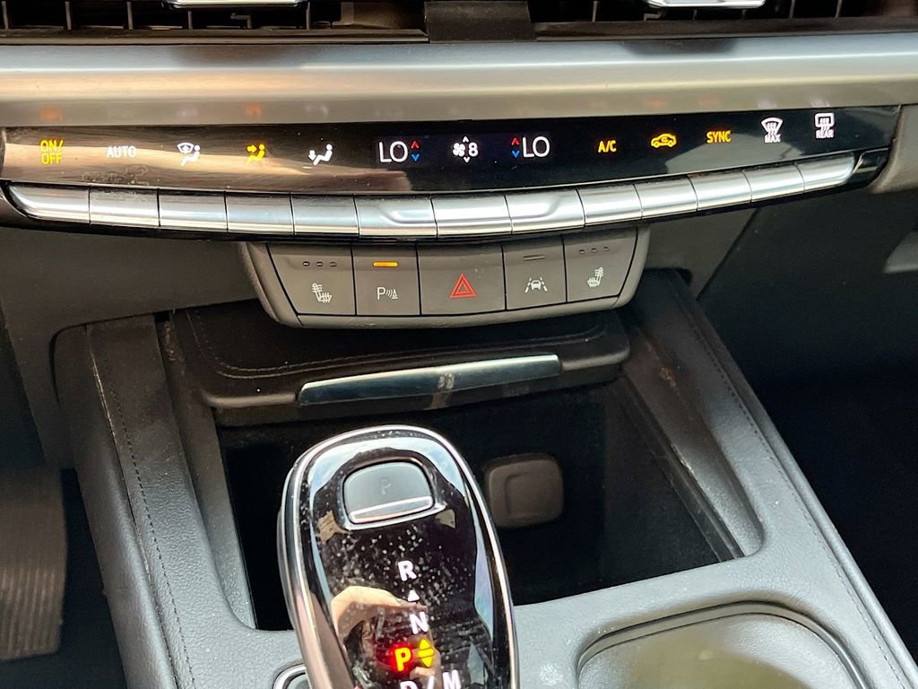 Used 2024 Cadillac XT4 Premium Luxury w/ Cold Weather Package FWD image 15