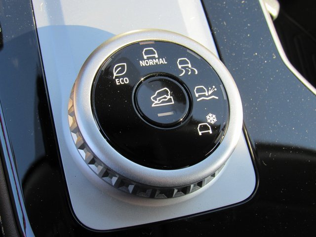 New 2025 Mitsubishi Outlander SE image 19