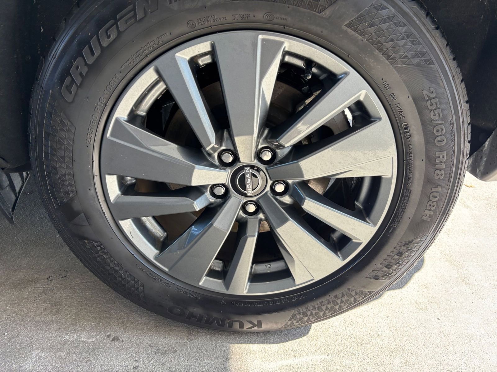 Used 2025 Nissan Pathfinder SV FWD image 32