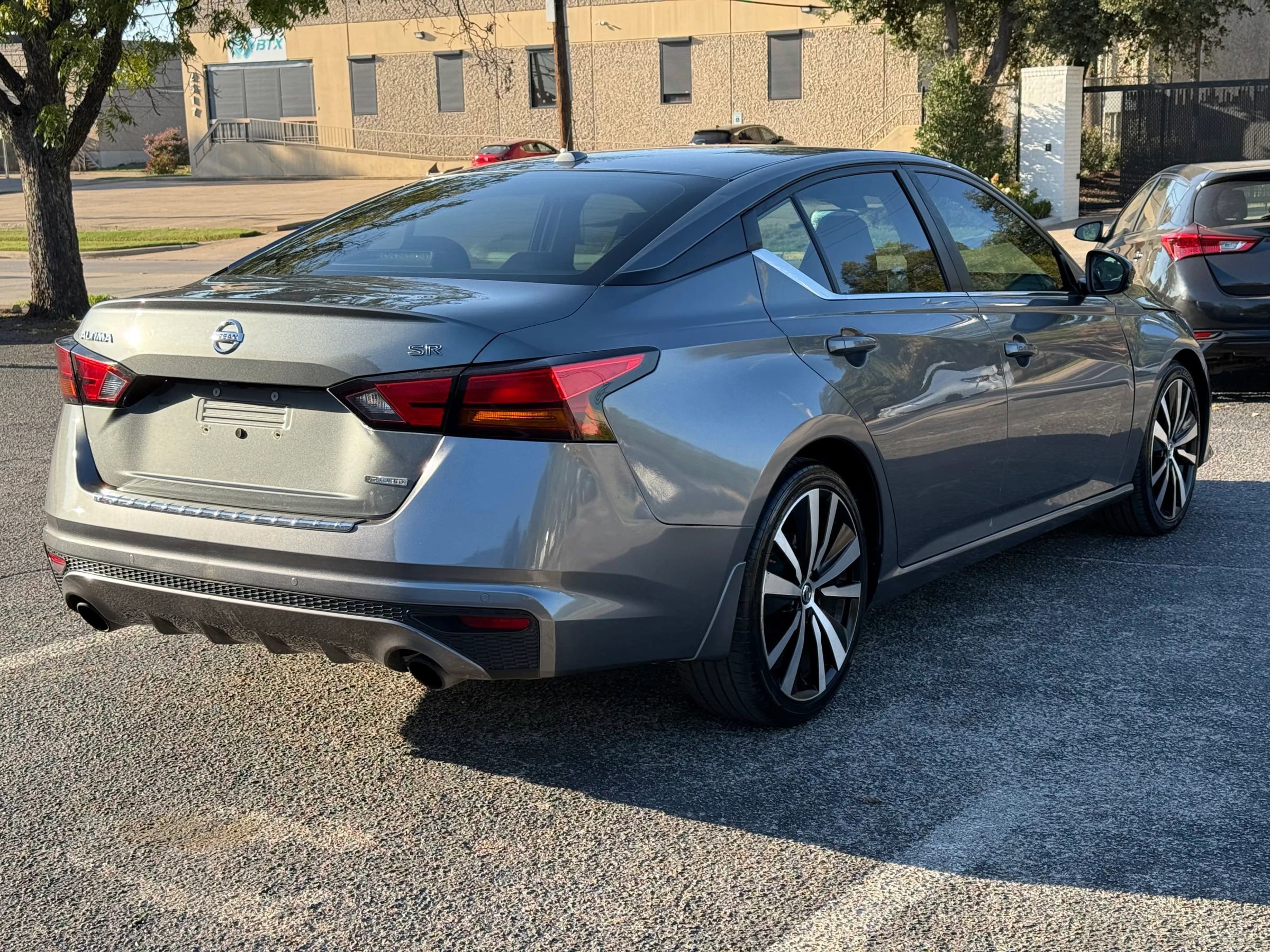 Used 2020 Nissan Altima 2.0 SR image 2