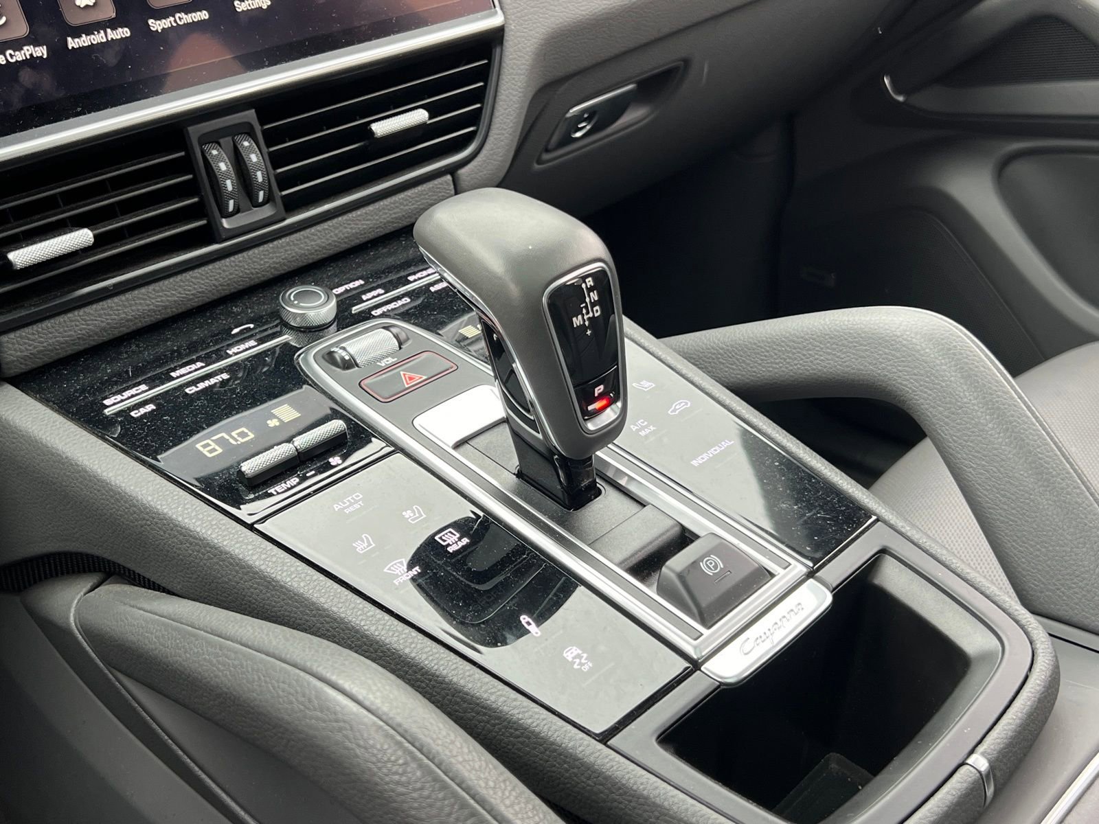 Certified 2022 Porsche Cayenne Platinum Edition image 30