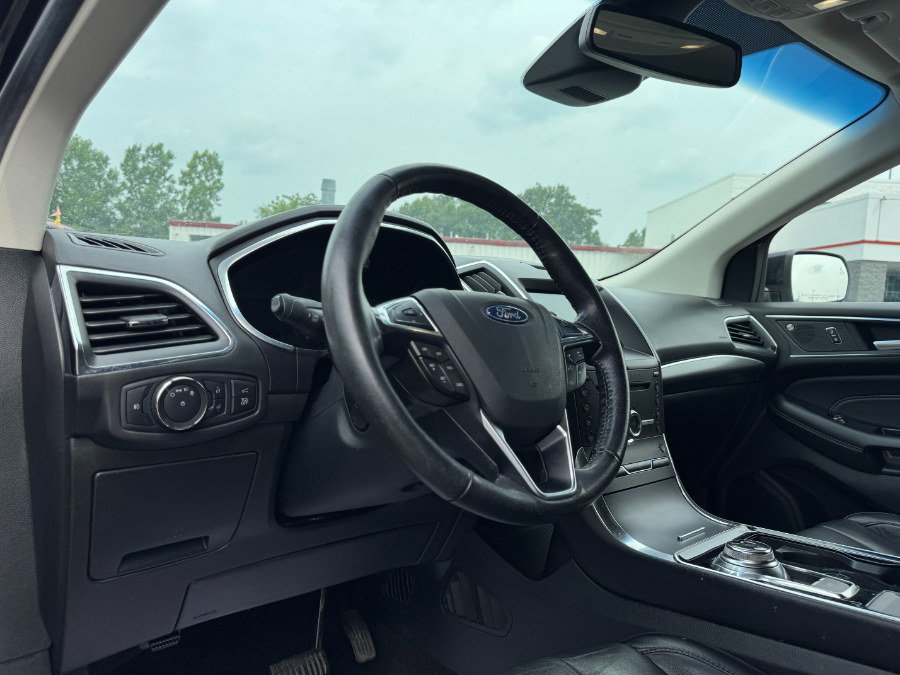 Used 2019 Ford Edge Titanium AWD/4WD image 14