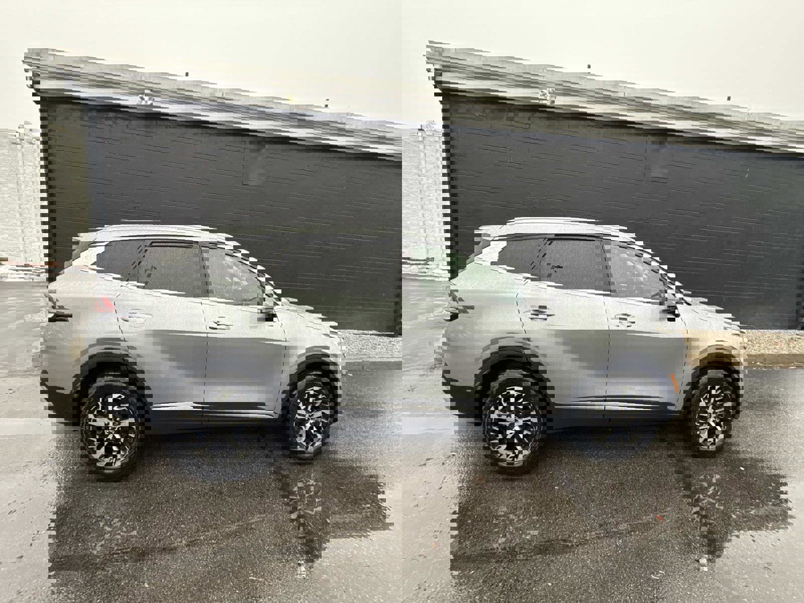 Used 2024 Kia Sportage EX image 3