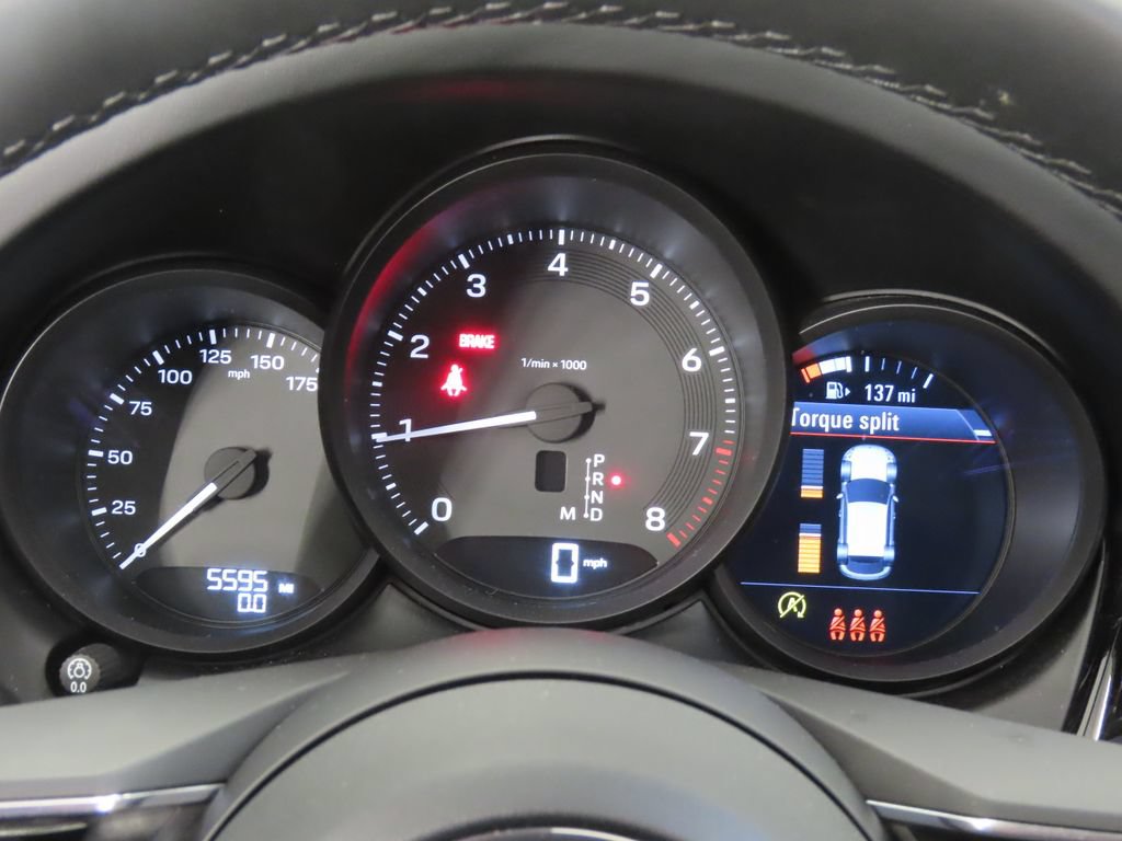 Certified 2026 Porsche Macan AWD/4WD image 16