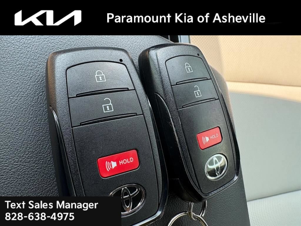 Used 2024 Toyota Prius XLE FWD image 28