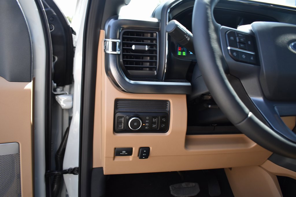 Used 2025 Ford F450 Lariat w/ FX4 Off-Road Package image 27
