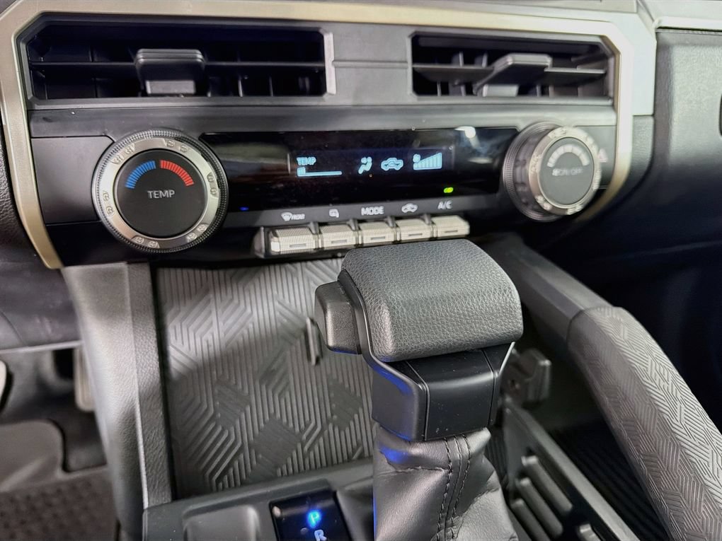 Used 2025 Toyota Tacoma SR5 AWD/4WD image 20