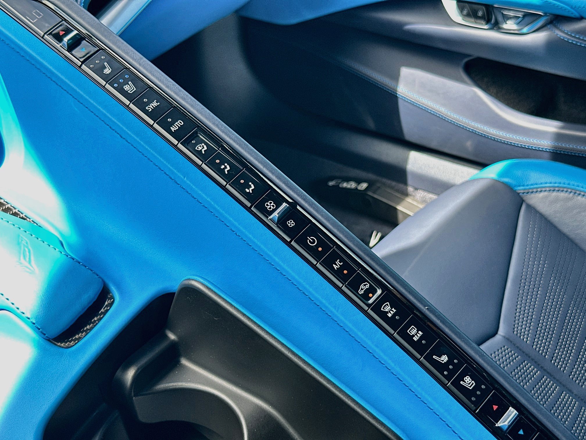 Used 2021 Chevrolet Corvette Stingray Premium Conv w/ Z51 Performance Package RWD image 14