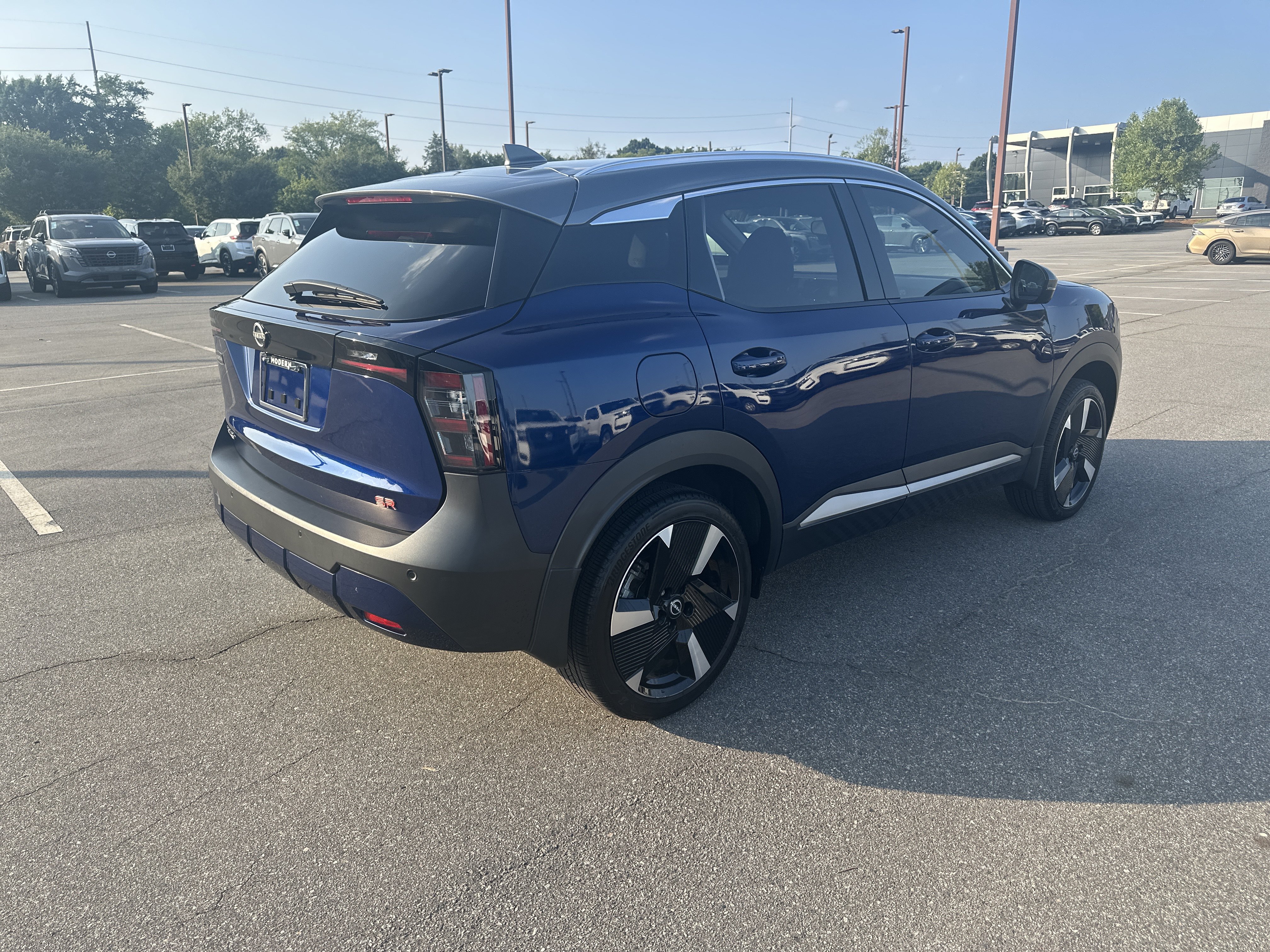 Certified 2025 Nissan Kicks SR FWD image 5