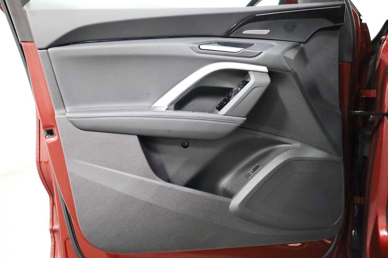 Used 2025 Audi Q5 Premium Plus w/ Premium Plus image 16