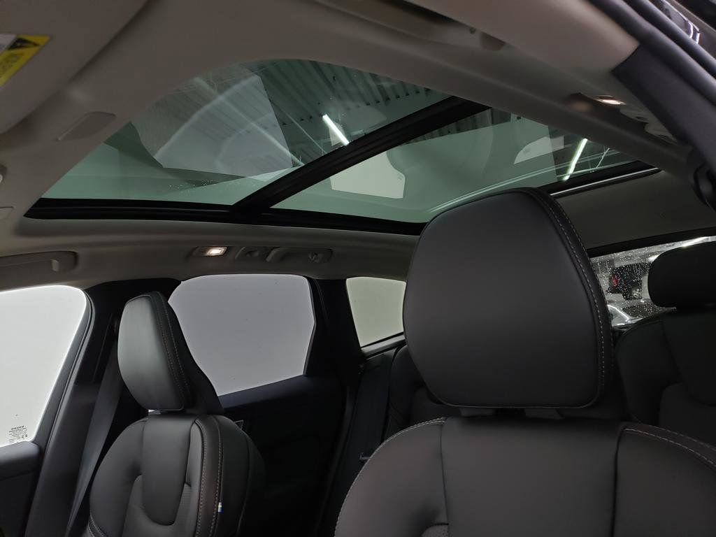 New 2026 Volvo XC60 B5 Ultra w/ Protection Package Premier AWD/4WD image 7
