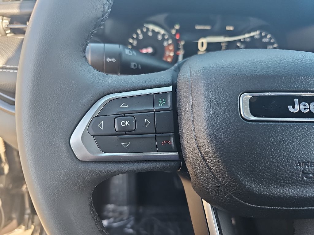 Used 2023 Jeep Compass Latitude w/ Sun and Sound Group AWD/4WD image 17