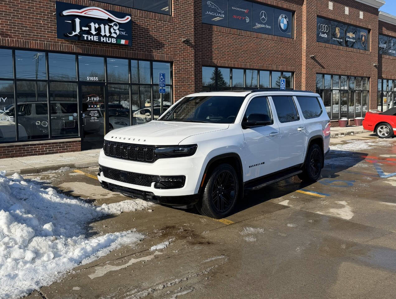 Used 2024 Jeep Wagoneer L Series II w/ Convenience Group I image 2