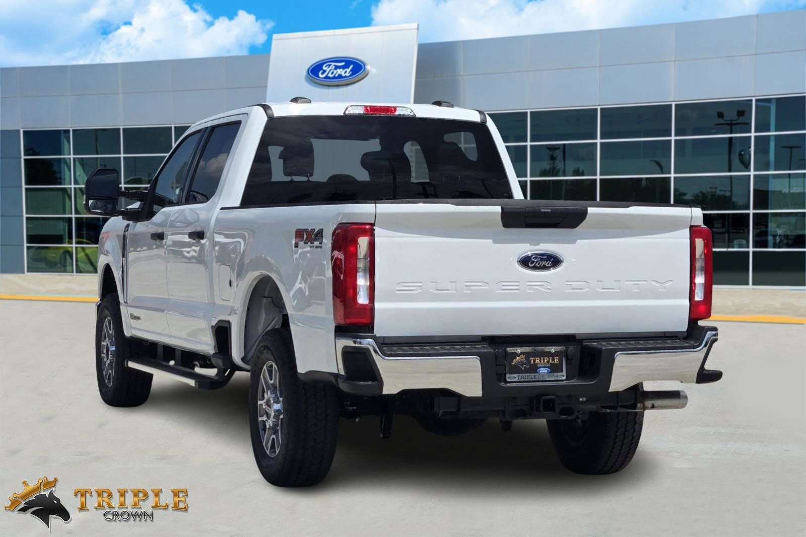 New 2025 Ford F250 XLT w/ FX4 Off-Road Package image 4