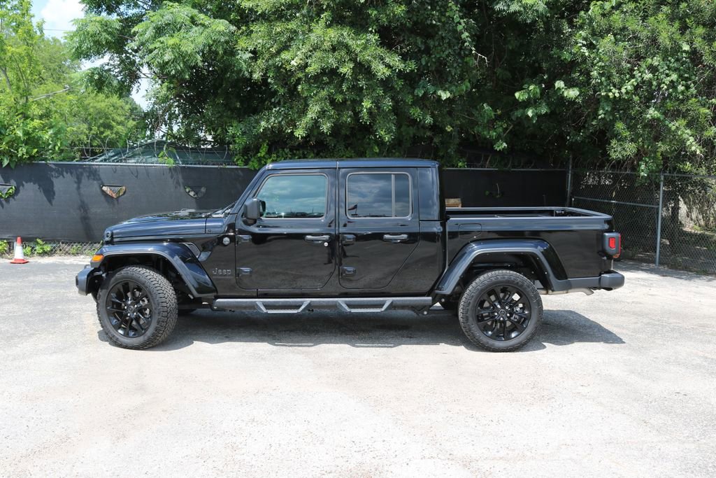 Used 2024 Jeep Gladiator Sport AWD/4WD image 2