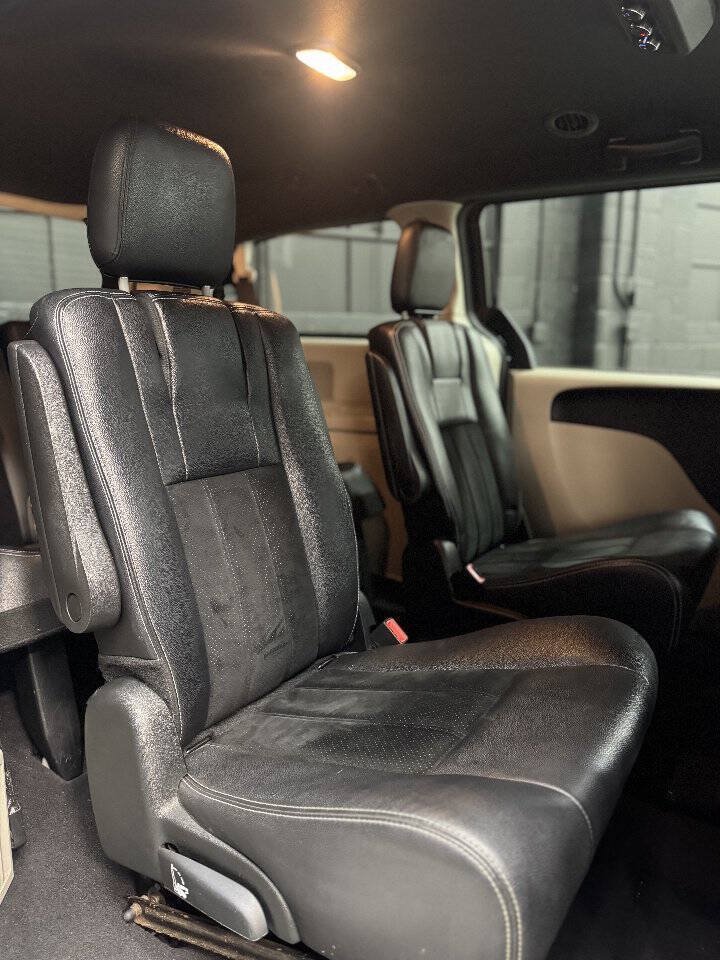 Used 2018 Dodge Grand Caravan SXT FWD image 7