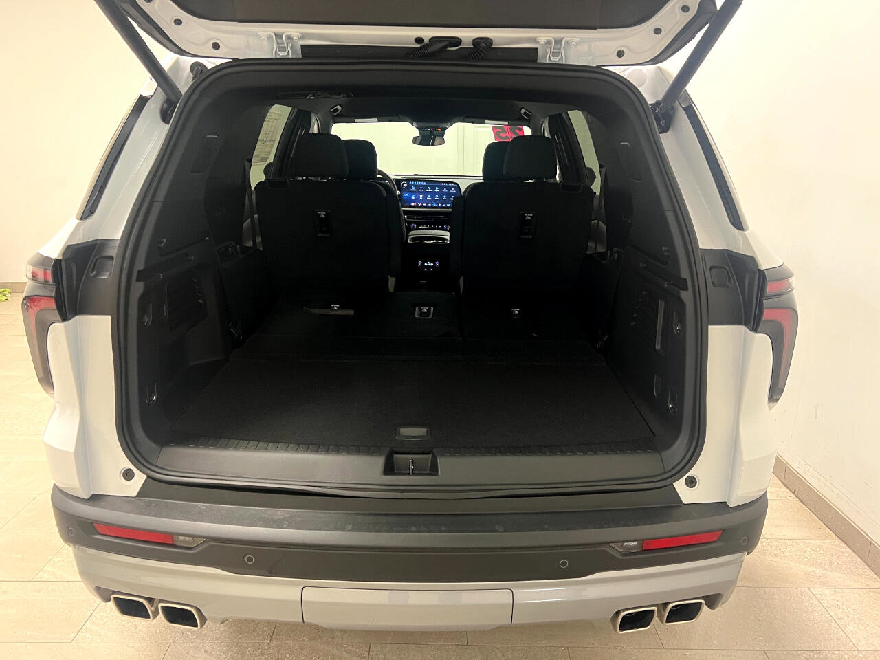 New 2025 Chevrolet Traverse LT image 12