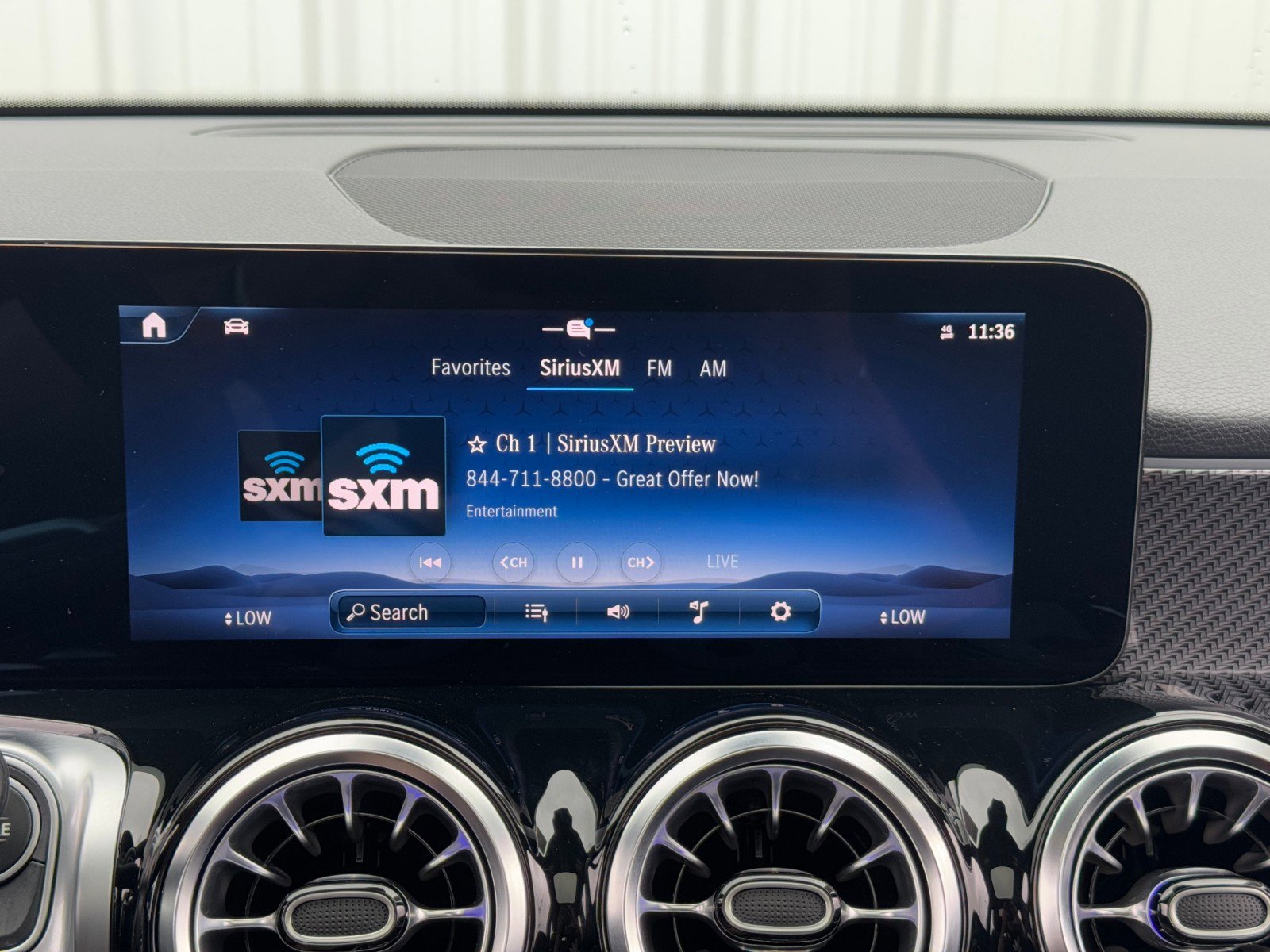 Used 2024 Mercedes-Benz GLB 35 AMG 4MATIC image 30