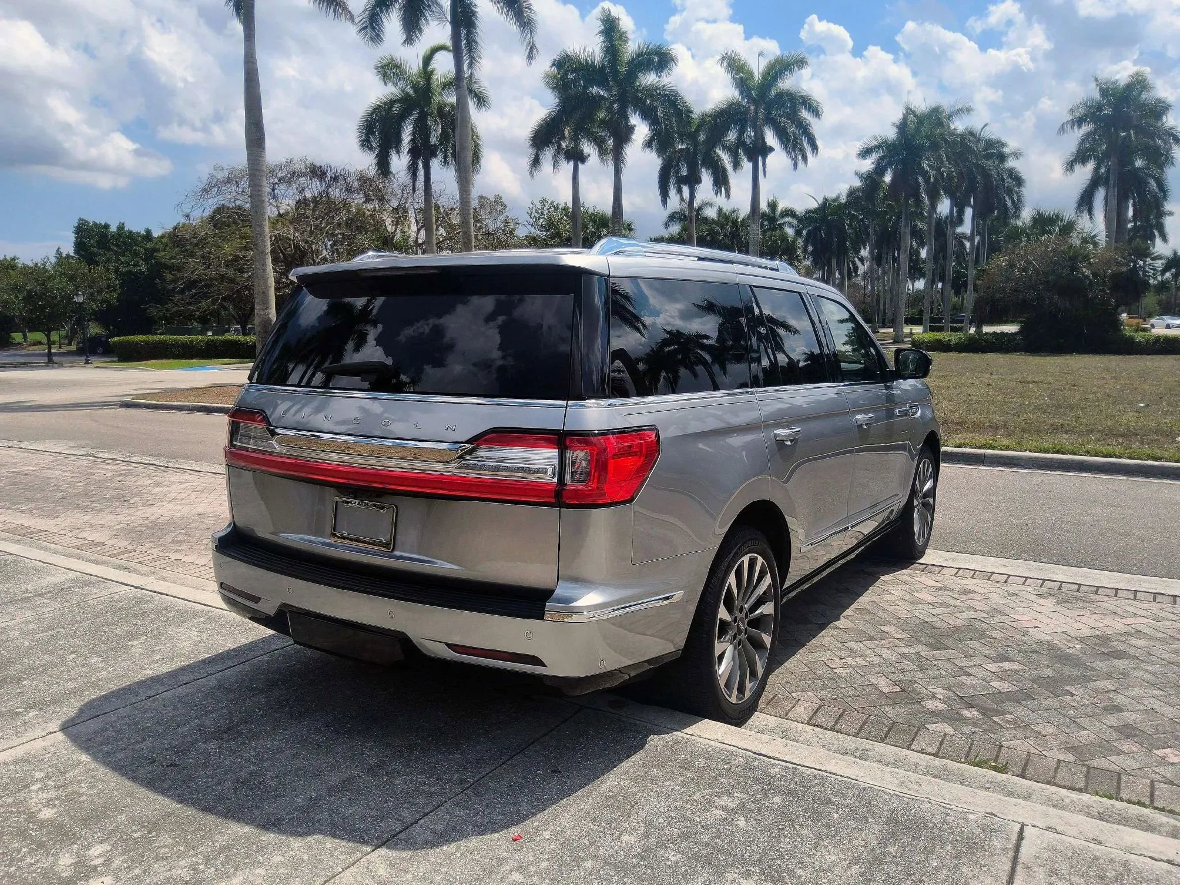 Used 2020 Lincoln Navigator Reserve w/ Equipment Group 201A Reserve RWD image 18