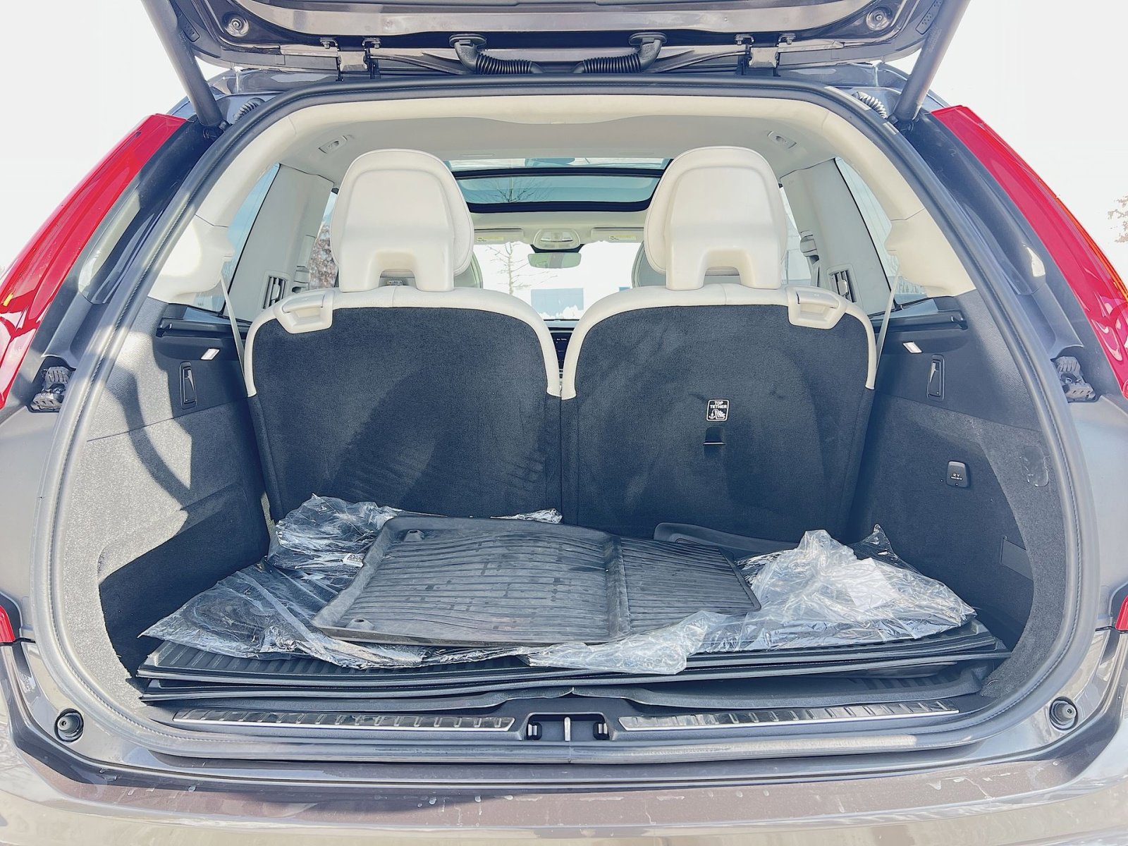 Used 2024 Volvo XC90 B6 Plus w/ Protection Package image 26