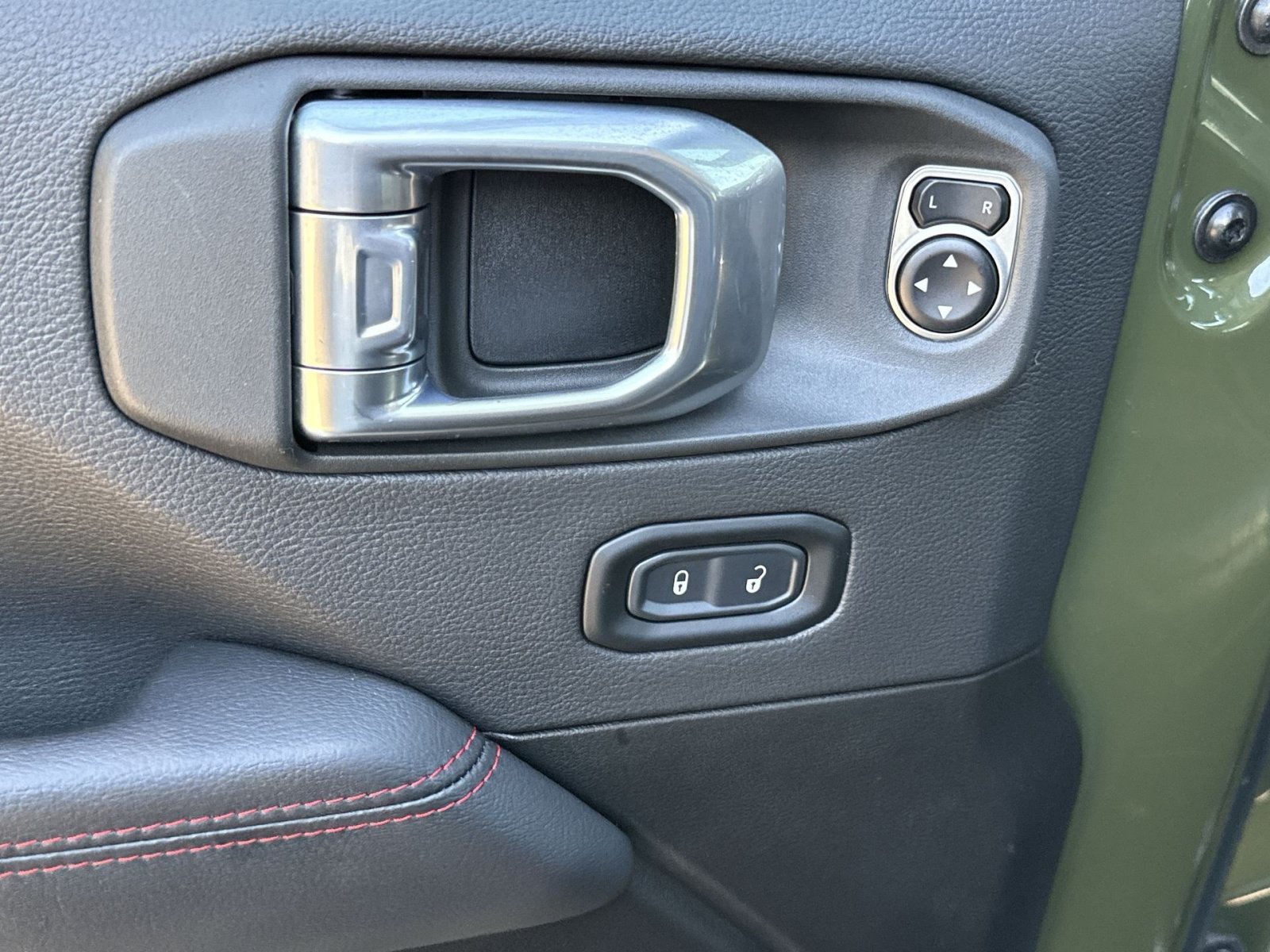 Used 2023 Jeep Gladiator Rubicon w/ LED Lighting Group AWD/4WD image 19