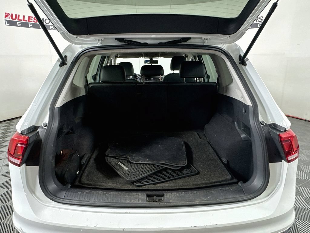 Used 2018 Volkswagen Tiguan SE AWD/4WD image 25
