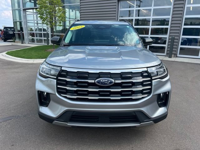 Used 2025 Ford Explorer Active w/ Active Comfort Package AWD/4WD image 2