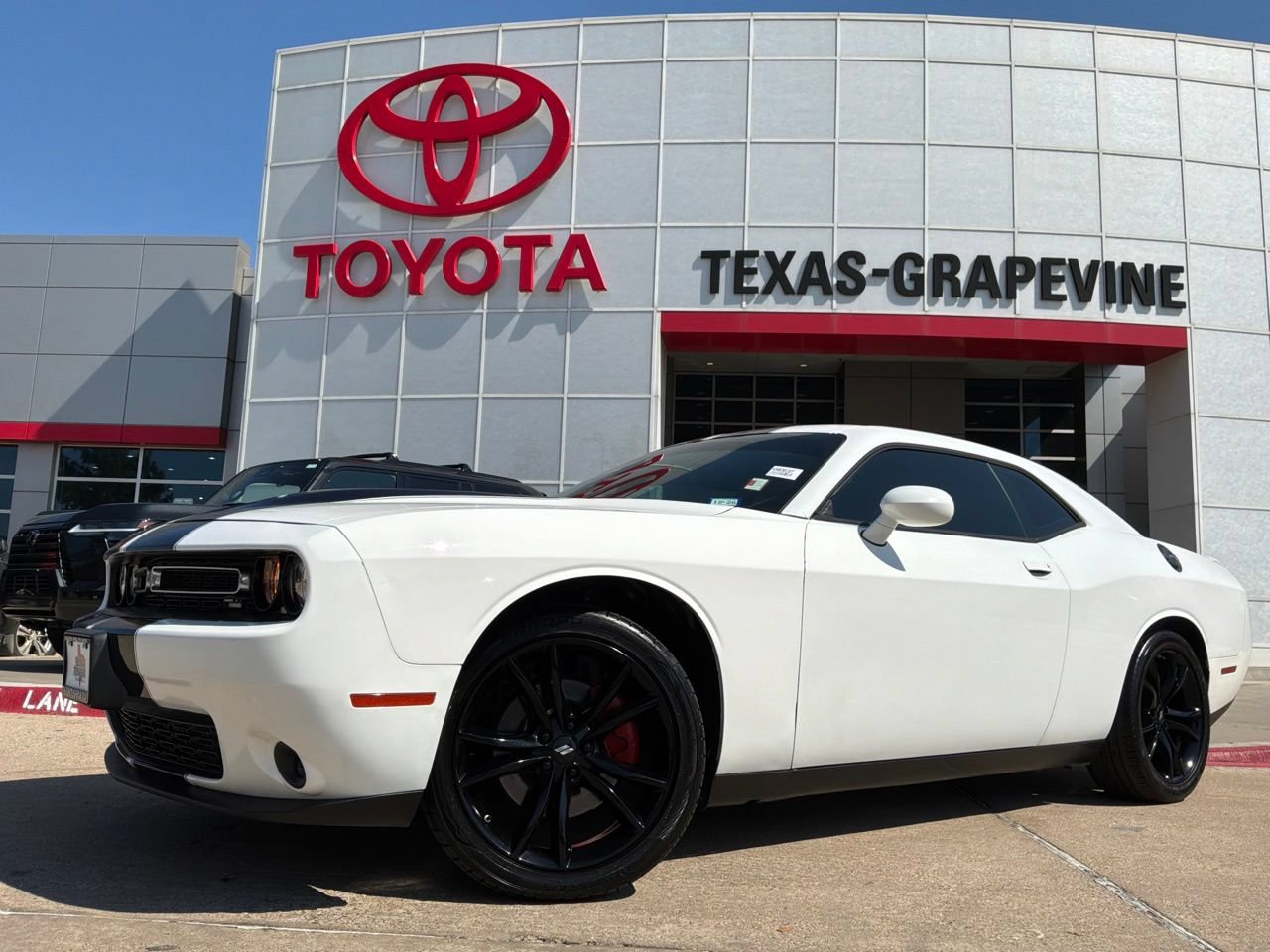 Used 2019 Dodge Challenger R/T w/ Driver Convenience Group RWD image 2
