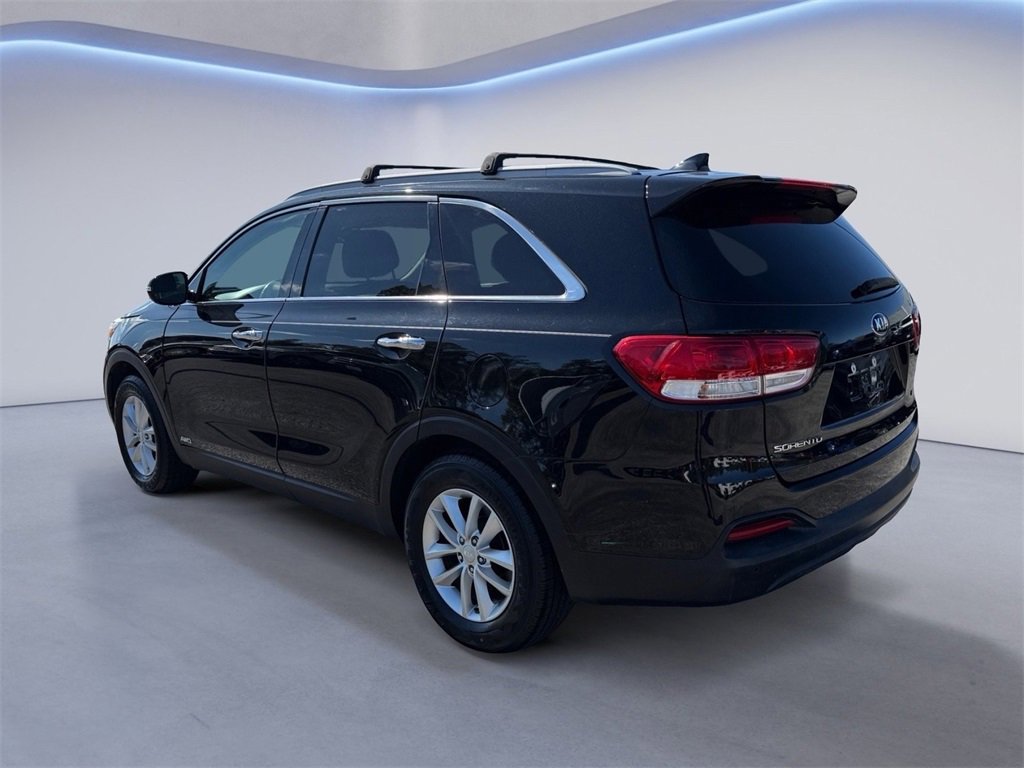 Used 2017 Kia Sorento LX w/ LX Convenience Package image 5