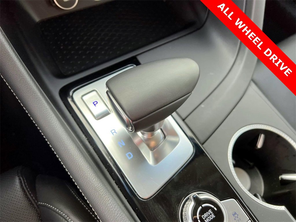 Certified 2025 Genesis G70 2.5T image 20