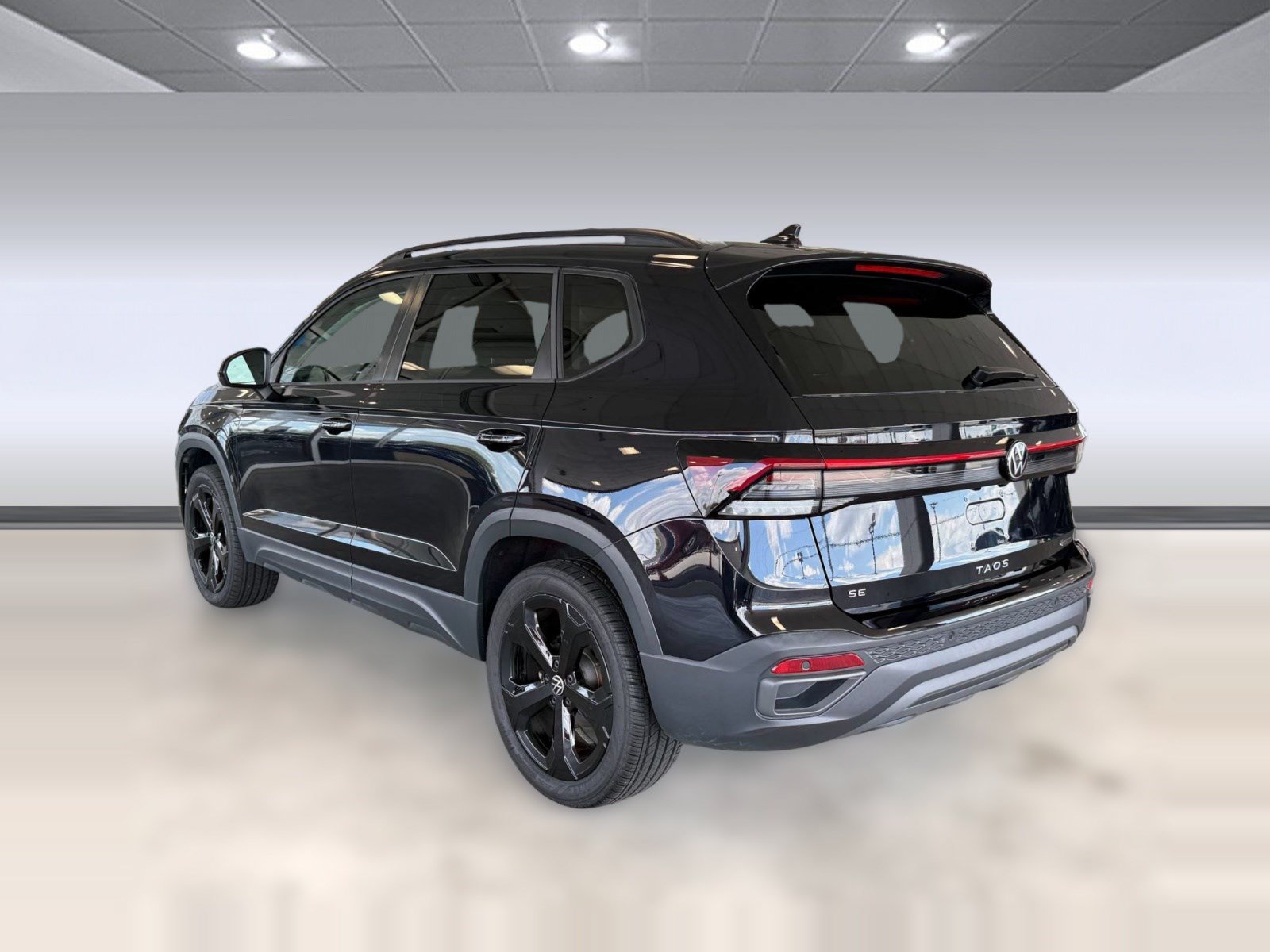 Used 2025 Volkswagen Taos SE AWD/4WD image 3