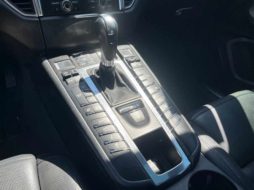Used 2016 Porsche Macan Turbo AWD/4WD image 35